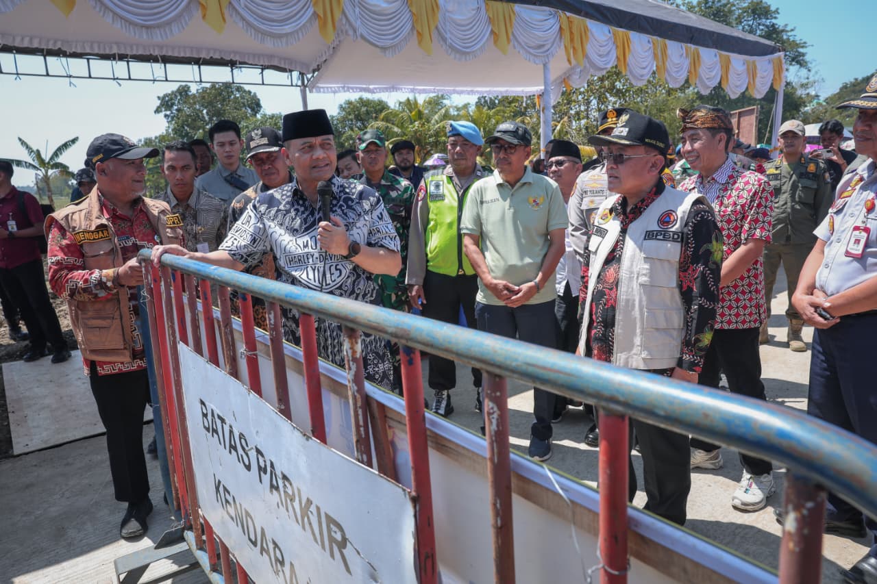 DIBUKA: Ahmad Luthfi membuka jalan Semarang-Godong dan tanggul sungai Tuntang yang jebol di Desa Tinanding, Kecamatan Godong, Kabupaten Grobogan, akhirnya tuntas. 