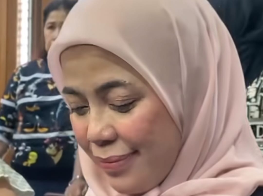Dokter Kamelia tampil berhijab di sidang Ammar Zoni  (Foto: tangkapan layar tiktok @oke_vibes)