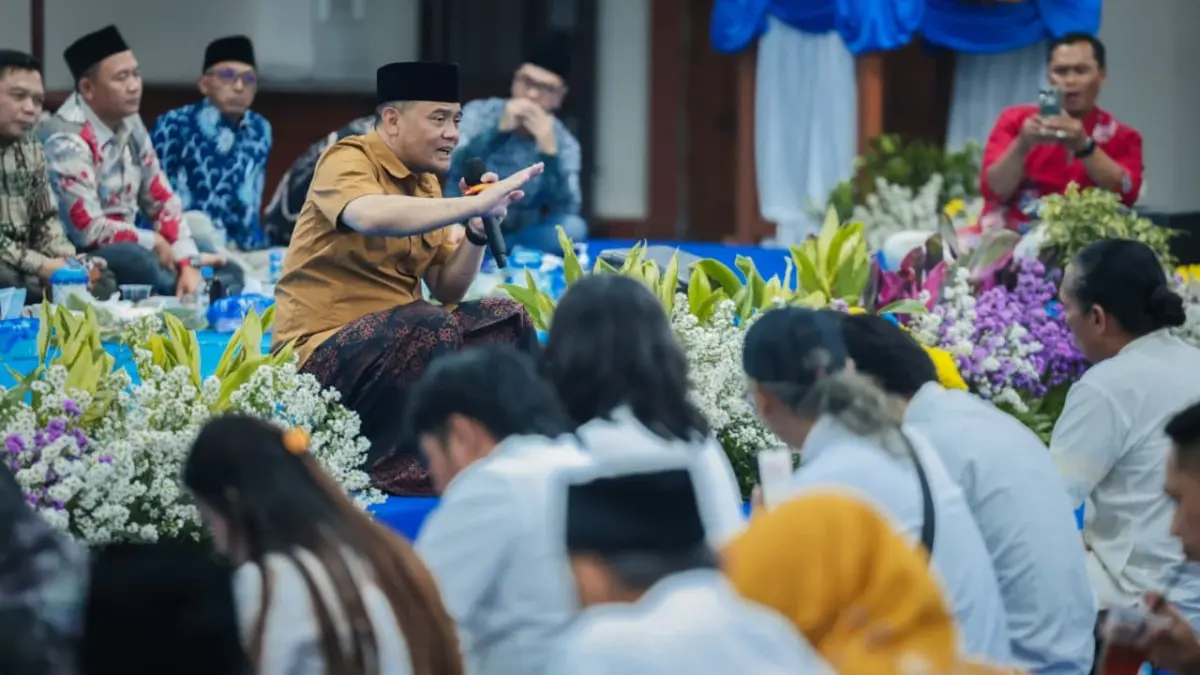 AKRAB:  Gubernur Jawa Tengah, Ahmad Luthfi, saat menggelar silaturahmi dan buka bersama dengan para relawan Jawa Tengah di Gradhika Bakti Praja, Semarang, Sabtu malam, 14 Maret 2026.&nbsp;