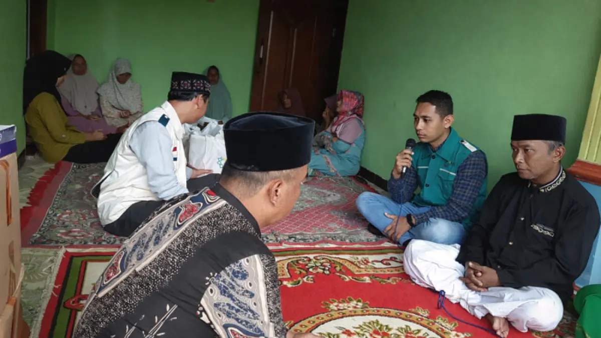 YBM PLN UIK Tanjung Jati B menyalurkan bingkisan ramadhan kepada dhuafa di rumah sedekah Damarwulan