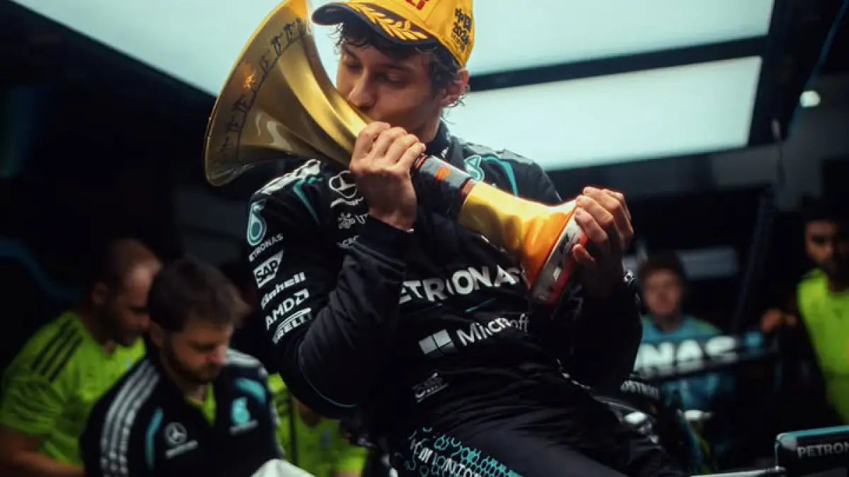 Kimi Antonelli cetak kemenangan bersejarah di GP China 2026 (@kimi.antonelli)