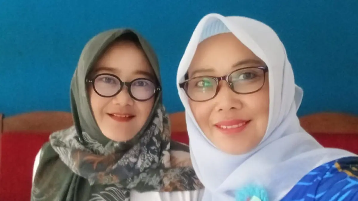 KIRI-KANAN: Dwi suryandari , S. Sn dan Tri Indah Widyastuti, SE, S. pd, M. Pd