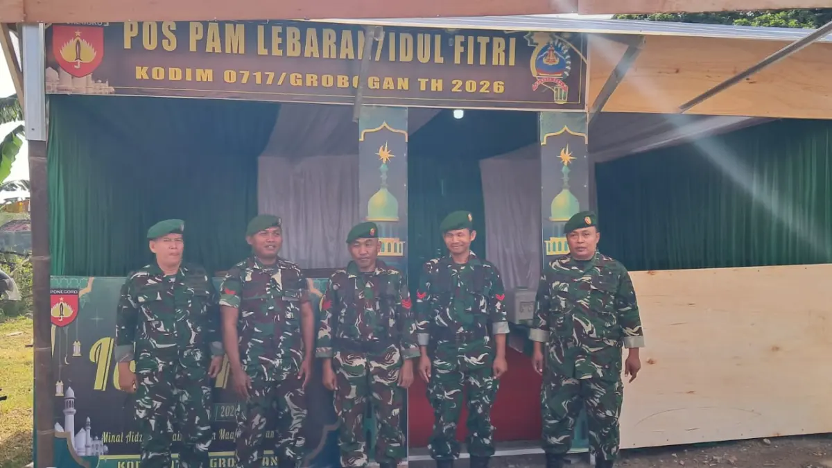 SIAGA: TNI Kodim 0717/Grobogan saat bersiaga di pospam.
(PENDIM 0717/GROBOGAN UNTUK RADAR KUDUS)