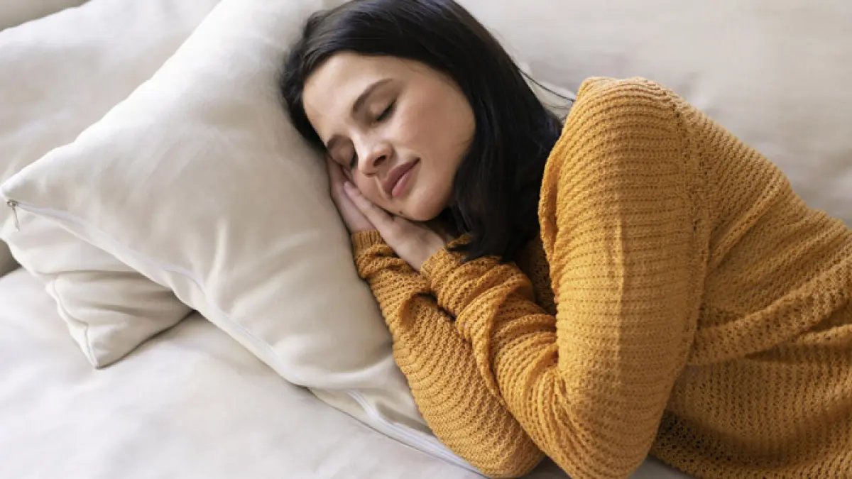 Ilustrasi perempuan sedang tidur (freepik)