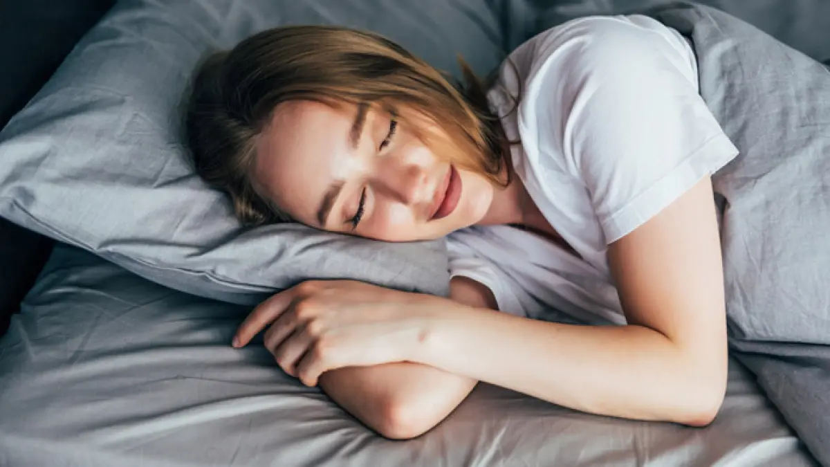 Ilustrasi perempuan tidur pulas (freepik)