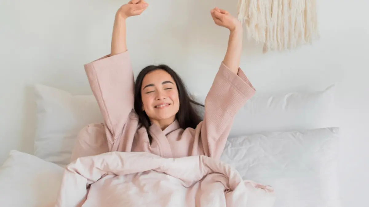 Ilustrasi seseorang yang bangun tanpa alarm. (Freepik).