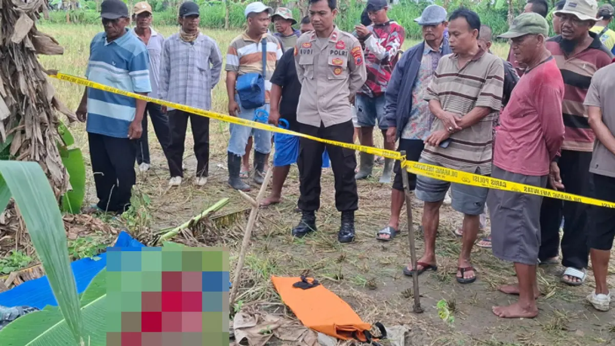 EVAKUASI: Polsek Wirosari saat melakukMayatan evakuasi seorang pria. (POLSEK WIROSARI UNTUK RADAR KUDUS) 
