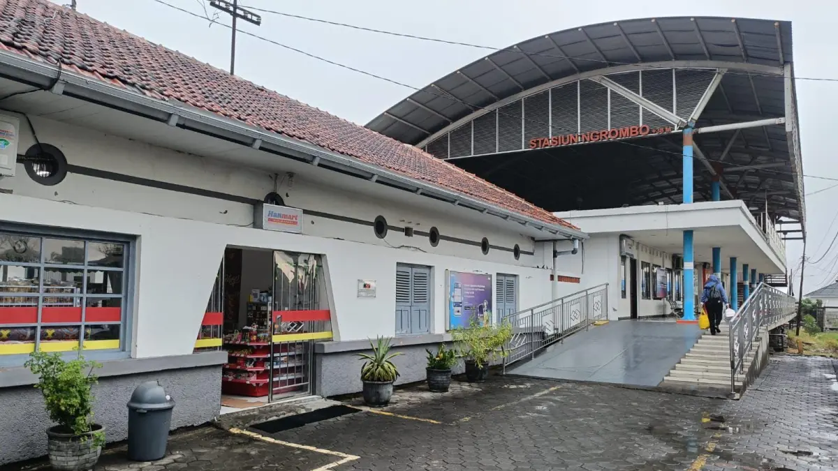 STASIUN: Aktivitas yang ada di Stasiun Ngrombo wilayah Kabupaten Grobogan.