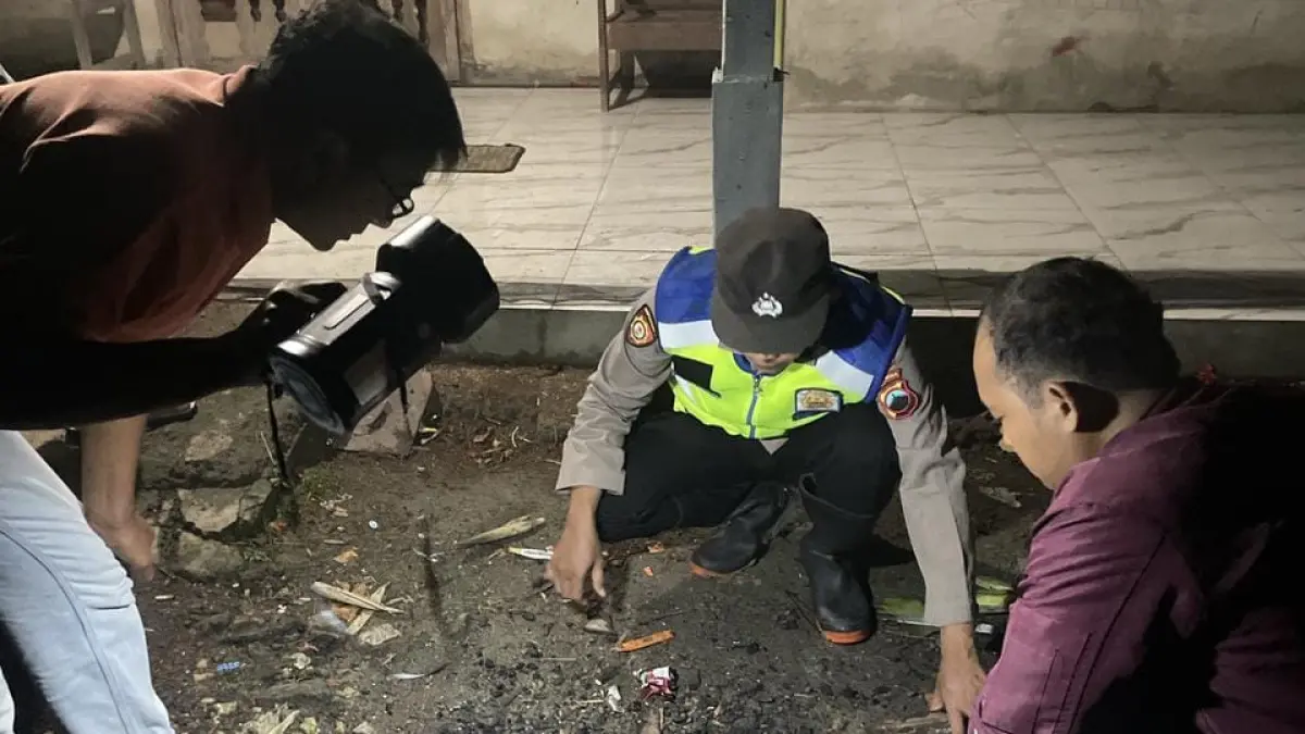 TKP: Inafis Polres Grobogan saat melakukan olah TKP letusan serbuk mercon.