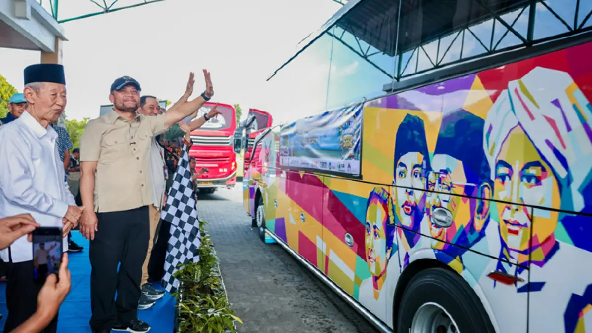 Gubernur Jawa Tengah Ahmad Luthfi melepas ribuan peserta program balik rantau gratis dari Asrama Haji Donohudan, Sabtu (28/3). (PEMPROV JATENG UNTUK RADAR KUDUS)