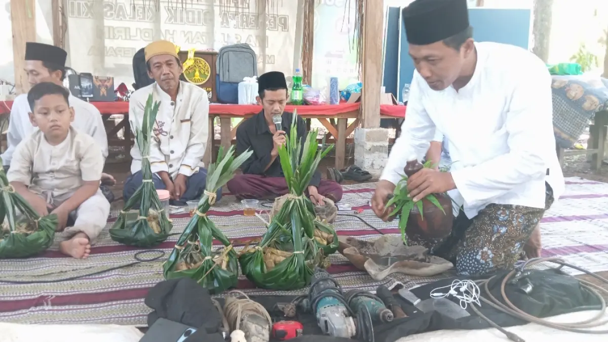 SELAMET: Prosesi ruwatan alat kerja di Dukuh Winong Sukosono, Kedung, Jepara. 