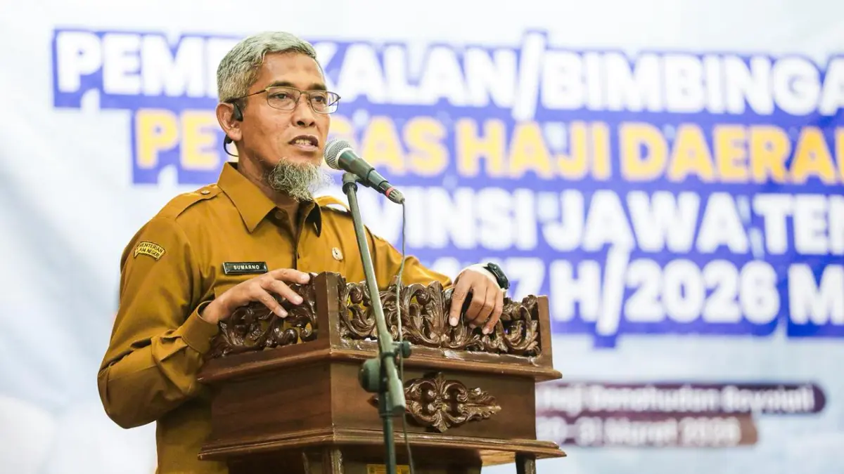 BERI ARAHAN: Sekda Memberikan Pengarahan Petugas Haji Daerah Tahun 1447 H/2026 M Asrama Haji Donohudan 
(Senin, 30/03/2026)