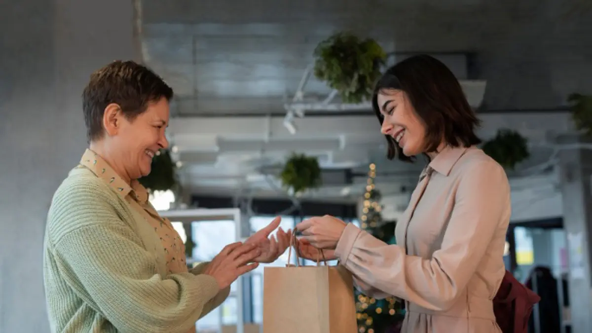 ilustrasi seseorang yang bersedekah. (freepik)