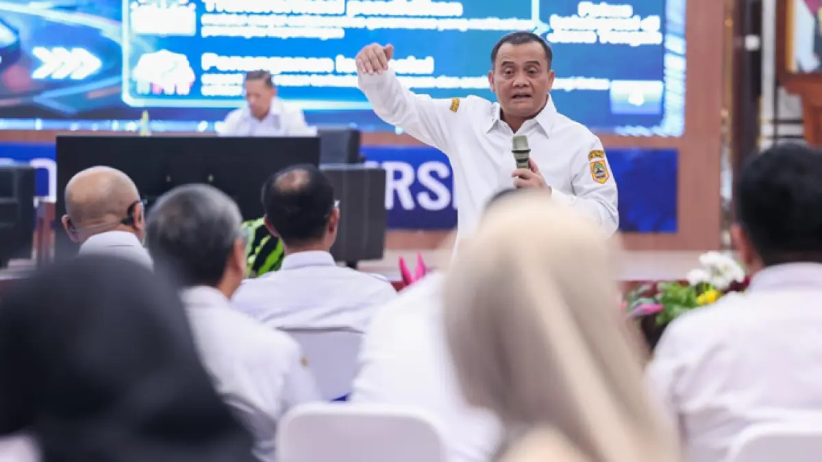 Gubernur Jawa Tengah,&nbsp;Ahmad Luthfi saat membuka Forum Dialog Kepemimpinan Jawa Tengah dalam Program Eksekutif Daerah (PED) di Gedung Sasana Widya Praja, Rabu (1/4).