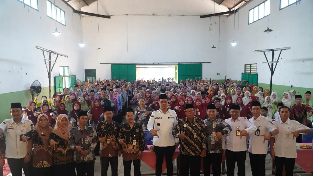 KOMPAK: Bupati Jepara Witiarso Utomo menghadiri halalbibalal guru se-Kecamatan Tahunan. 