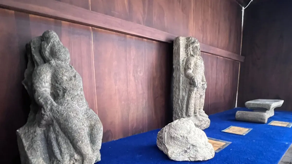 KOLEKSI: Sejumlah koleksi arca yang disimpan di museum lokal Grobogan. (INTAN MAYLANI/RADAR KUDUS)