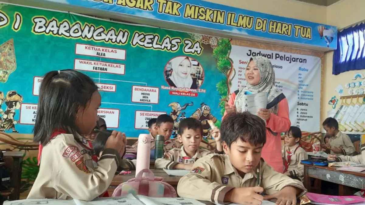 Ilustrasi Guru Sedang Mengajar (DOK RADAR KUDUS)