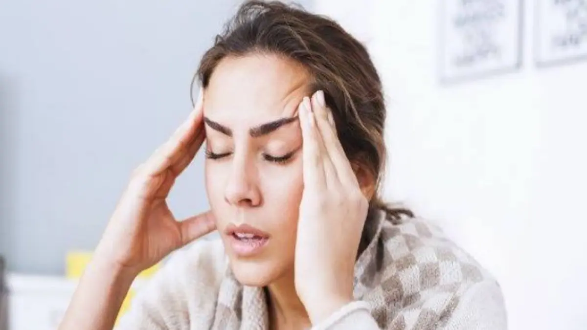 Ilustrasi seseorang mengalami sakit kepala atau migrain (Shuttertstock.com)
