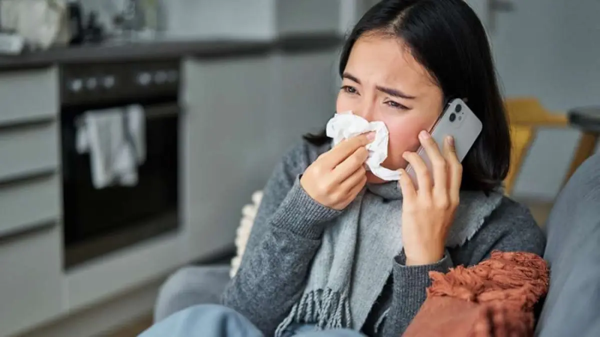 Ilustrasi seseorang terserang flu. (freepik)