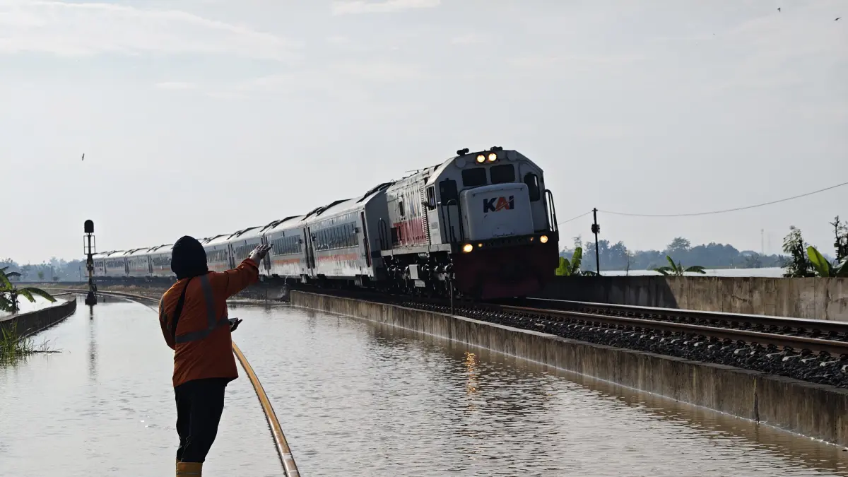 NORMAL LAGI: Sejumlah kereta yang melintasi jalur KA Karangjati-Gubug. (KAI Daop 4 Semarang untuk Radar Kudus)