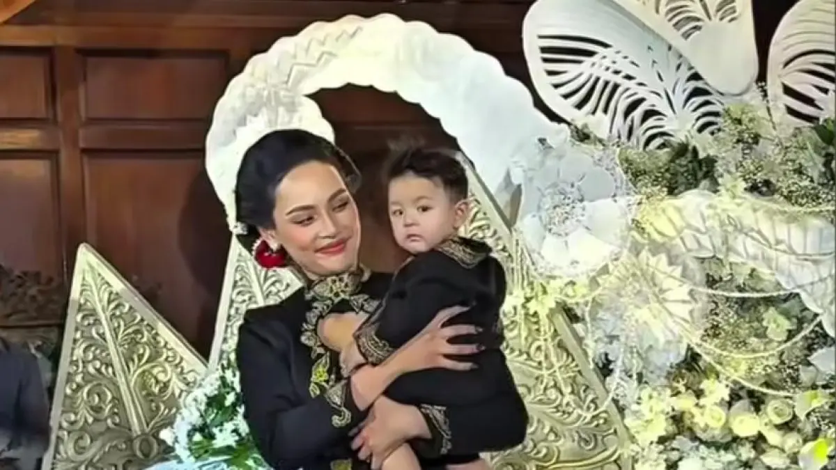 Erika Carlina dan Andrew (Foto: Tangkapan layar story Instagram @farahcarpetsofficial)