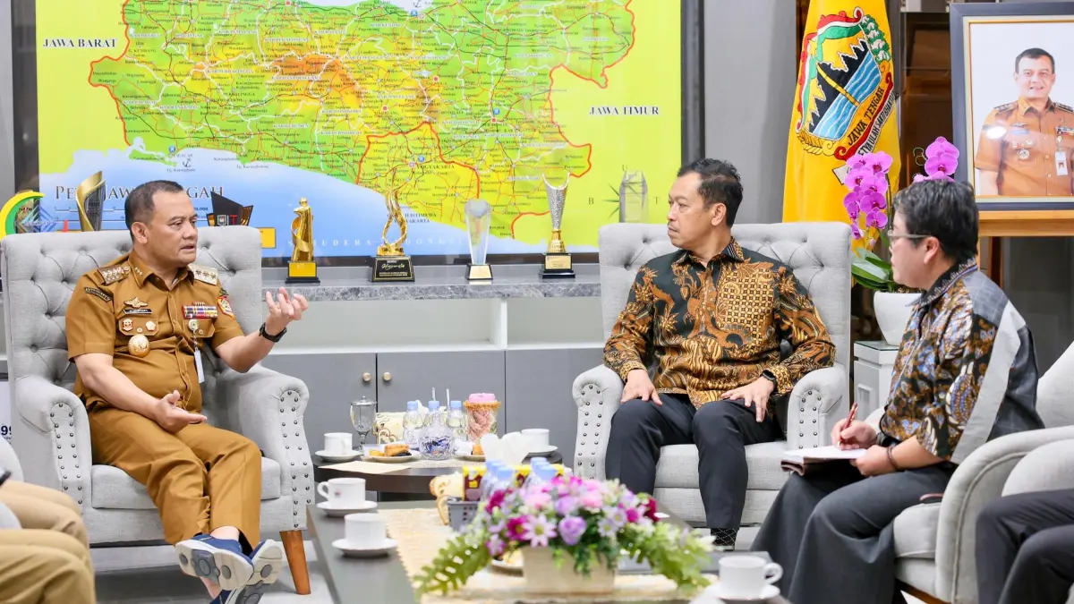 TERUS TARIK INVESTOR: Direktur Jenderal Informasi dan Diplomasi Publik Kemenlu RI, Heru Subolo, bersama Gubernur Jawa Tengah, Ahmad Luthfi, mempromosikan potensi daerah secara langsung kepada investor dan mitra internasional merupakan strategi yang tepat.