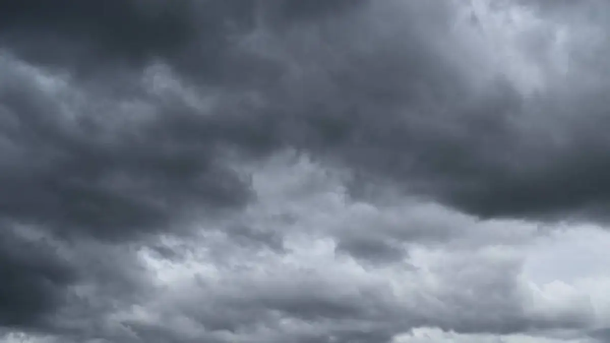 BMKG ingatkan awan cumulonimbus pada 6-12 April 2026. 