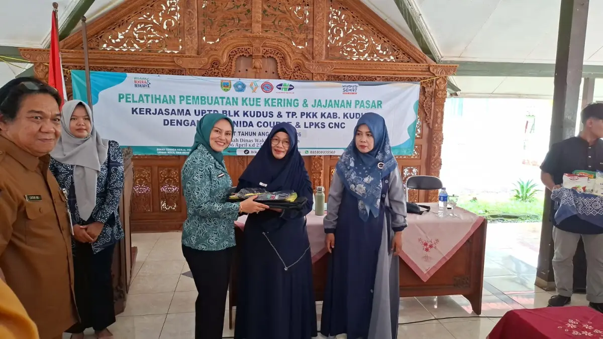 SIMBOLIS: Ketua TP PKK Kudus, Endhah Endayani Sam