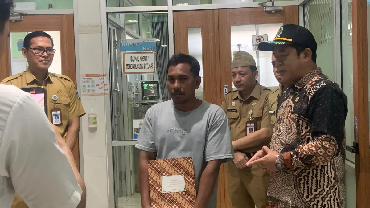 CEK: Ketua DPRD Jepara Agus Sutisna meninjau pelayanan RSUD RA Kartini. 