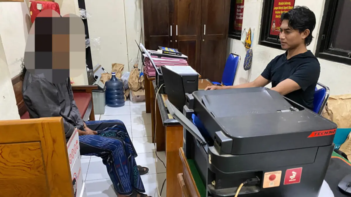 DIAMANKAN: Residivis pencurian ditangkap di Polsek Wedarijaksa tadi malam. (POKSEK WEDARIJAKSA UNTUK RADAR KUDUS)