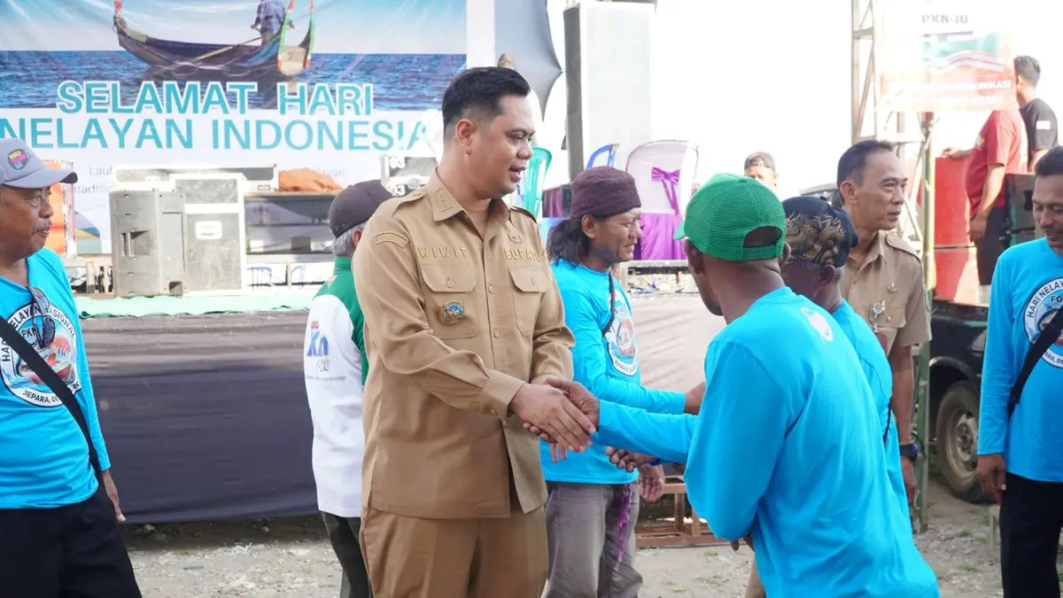 POTENSI: Bupati Jepara Witiarso Utomo bertemu nelayan Bumiharjo. 