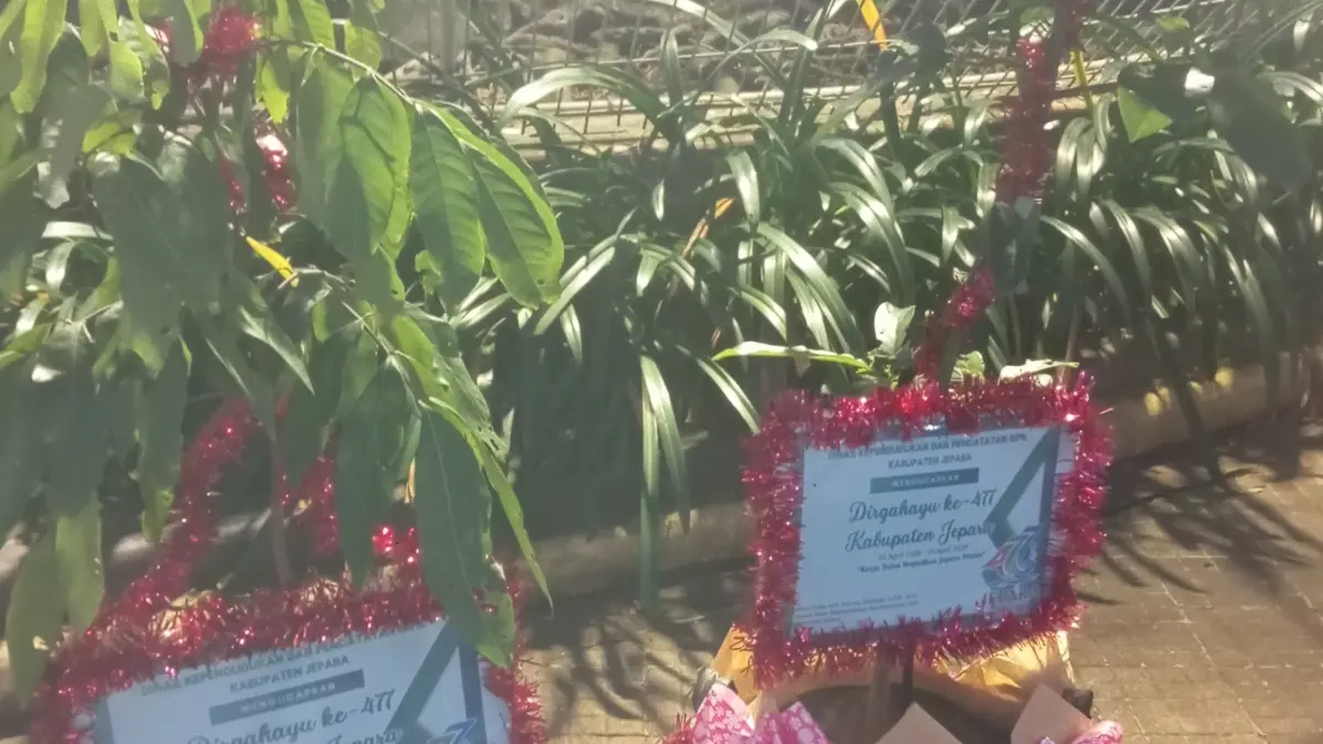 LESTARI: Bibit kelengkeng dan alpukat kiriman dari Disdukcapil Jepara. 