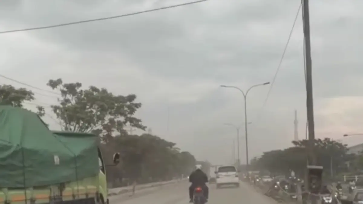 Proyek pengerjaan peninggian Jalan Kaligawe (Foto: Tangkapan layar Instagram @infosemarangraya_