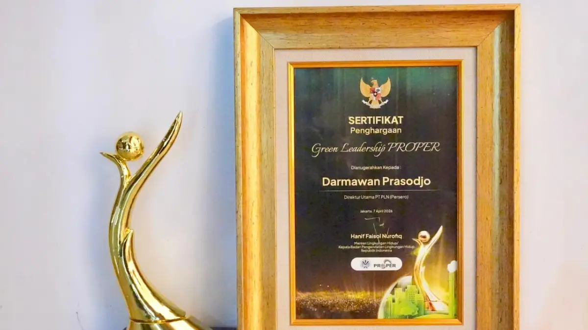 SELAMAT: Selain penghargaan Green Leadership PROPER yang diraih Direktur Utama PLN, Darmawan Prasodjo, PLN juga menerima 11 PROPER Emas atas komitmennya dalam menjalankan praktik pengelolaan lingkungan yang berkelanjutan.