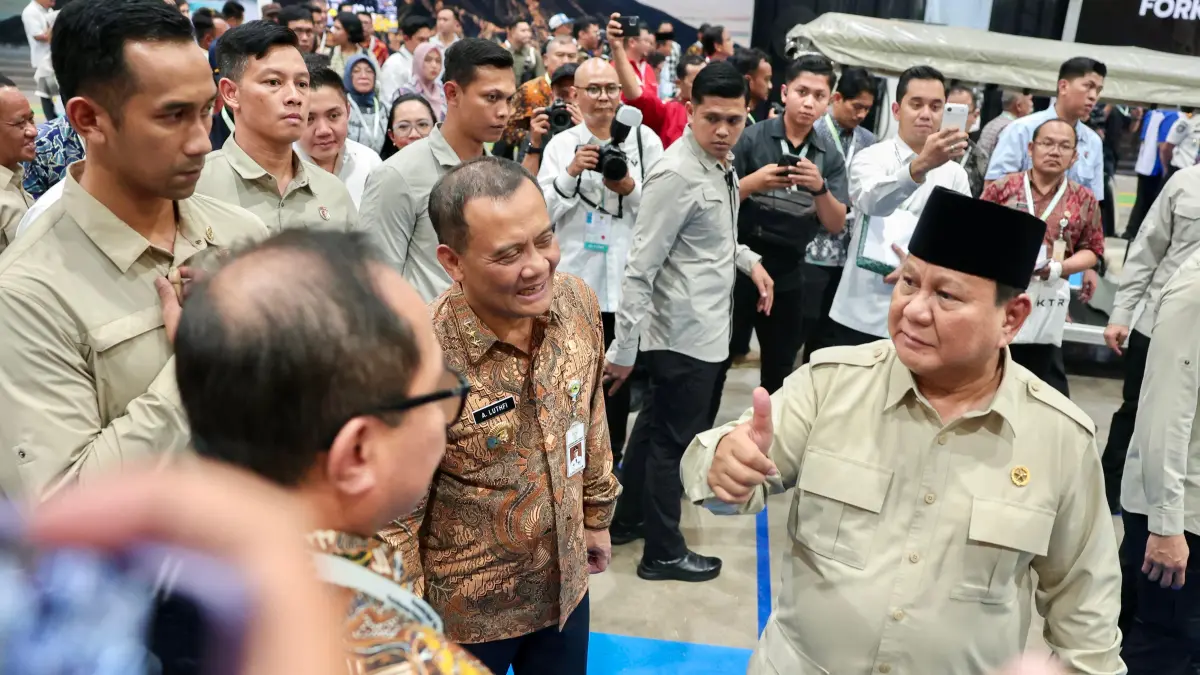 DIAPRESIASI:  Presiden Prabowo Subianto meresmikan pabrik perakitan kendaraan listrik komersial PT VKTR Sakti Industries (VKTS) di Kabupaten Magelang, Kamis (9/4/2026). Dia mengapresiasi langkah Gub Jateng Ahmad Luthfi.