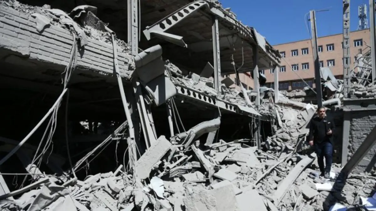 Pemandangan Universitas Teknologi Sharif yang rusak setelah serangan udara AS dan Israel di Teheran, Iran. (ANTARA/Xinhua/Shadati)