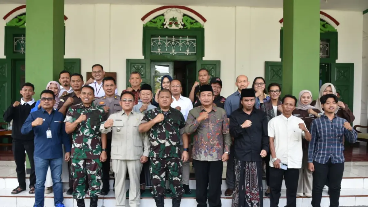 KOMPAK: Danrem 073/Makutarama saat memberikan wasbang ke tokoh di Kabupaten Grobogan. (Pendim 0717/Grobogan)