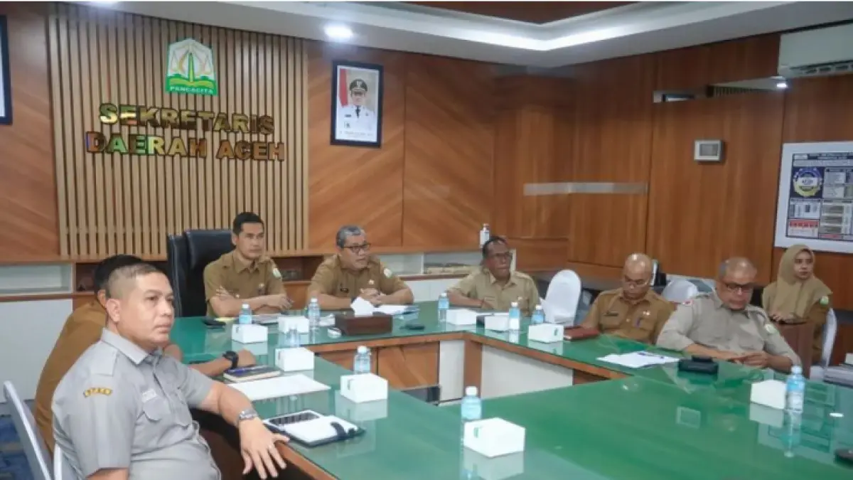 Sekda Aceh, M Nasir didampingi SKPA terkait memimpin Rakor siaga bencana via zoom meeting bersama Tim SAR & BMKG di ruang rapat kerja Setda Aceh, Banda Aceh Senin (13/4/2026). (ANTARA/HO/Humas Pemprov Aceh)