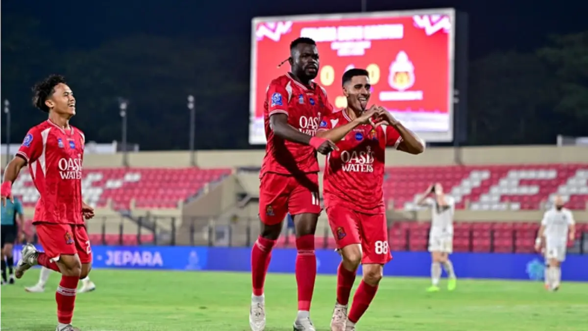 SUMRINGAH: Sudi Abdallah dan Borja Herrera merayakan gol atas Bhayangkara FC pada Sabtu (11/4) malam. (MO PERSIJAP UNTUK RADAR KUDUS)