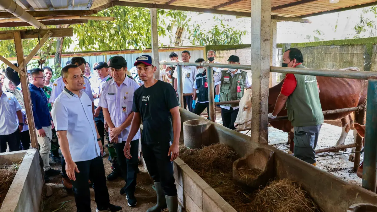 CEK LANGSUNG: Gubernur Jawa Tengah, Ahmad Luthfi, meninjau langsung pelaksanaan program tersebut di Desa Krikilan, Kecamatan Kalijambe, Kabupaten Sragen, Rabu (15/4/2026). 