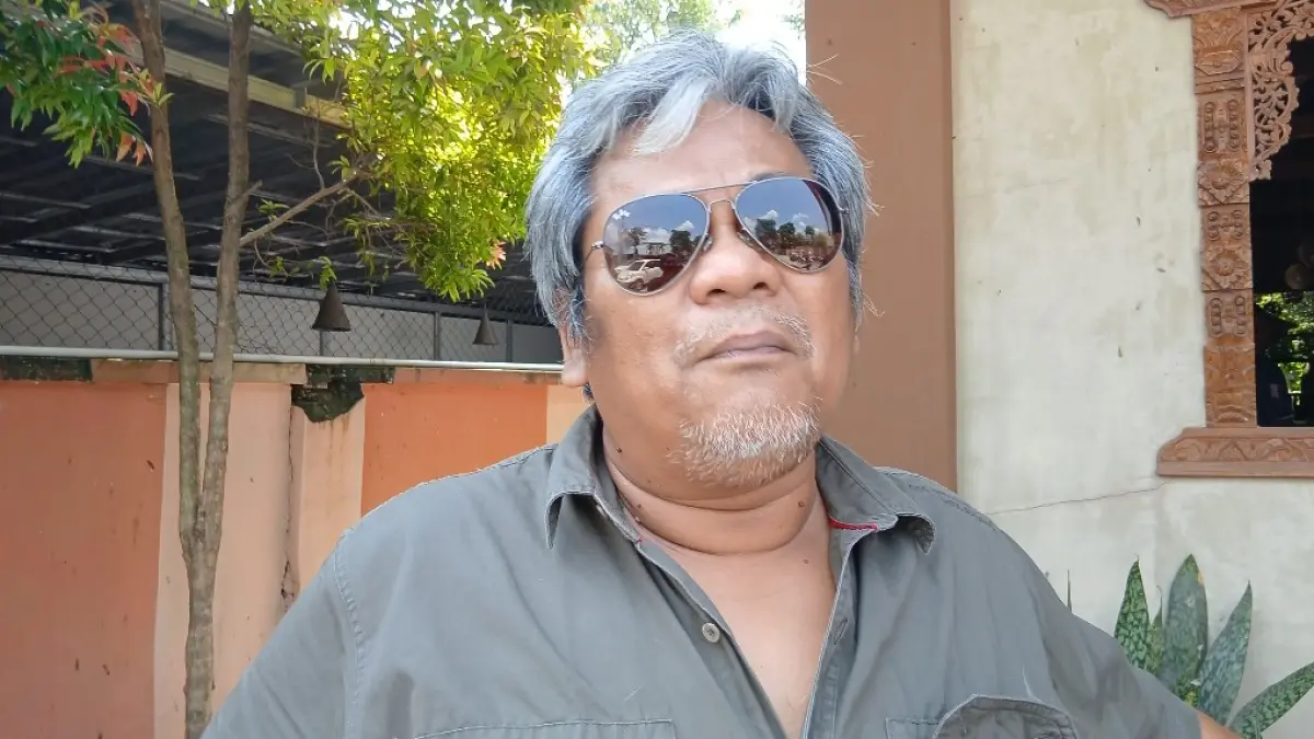 GELISAH: Roy, warga Blora saat menjelaskan dugaan investasi bodong di aplikasi SnapBoost. (EKO SANTOSO/RADAR KUDUS)