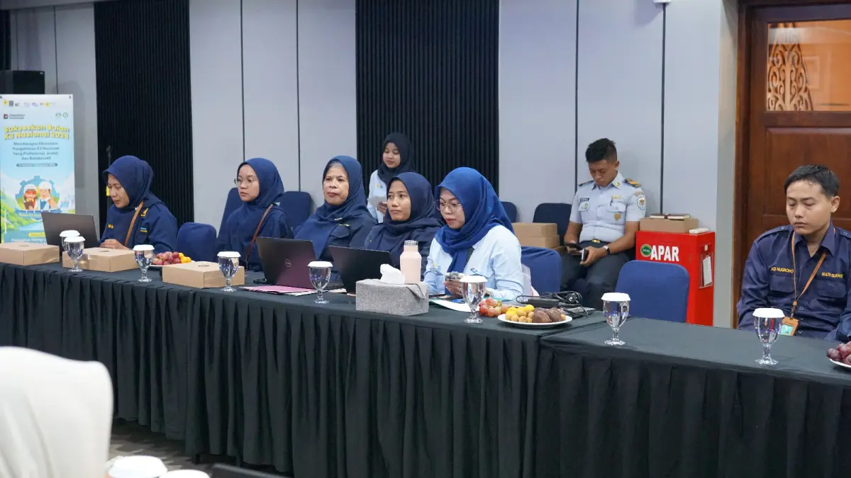 MEMPERHATIKAN: Jajaran Balai Kekarantinaan Kesehatan Semarang menghadiri Self Assessment Penyelenggaraan Pelabuhan Sehat.