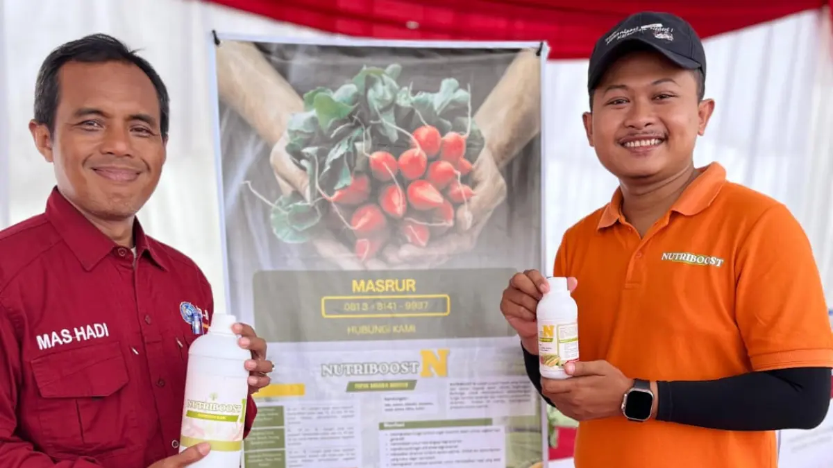 INOVASI: Saat menunjukkan produk Nutriboost.