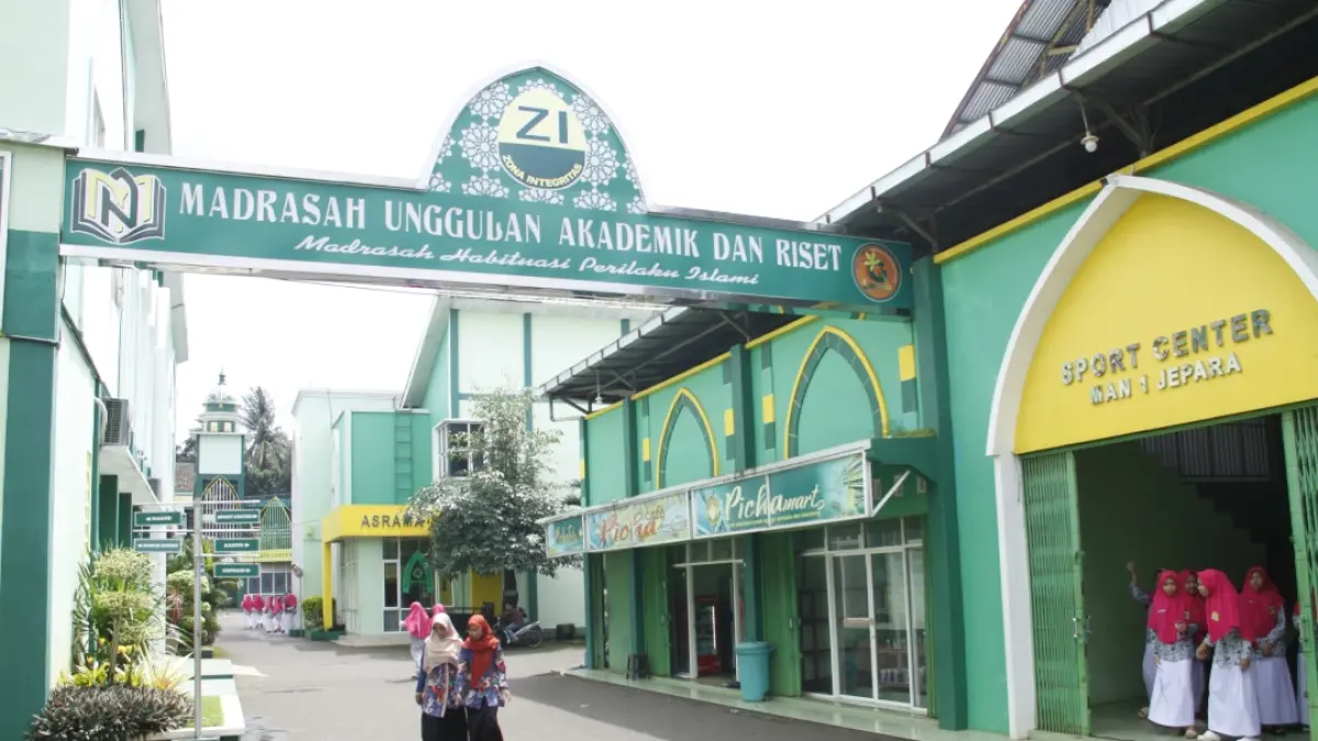UNGGULAN: Suasana yang nyaman dan fasilitas representatif mendukung pembelajaran di MAN 1 Jepara. (FIKRI T. /RADAR KUDUS) 