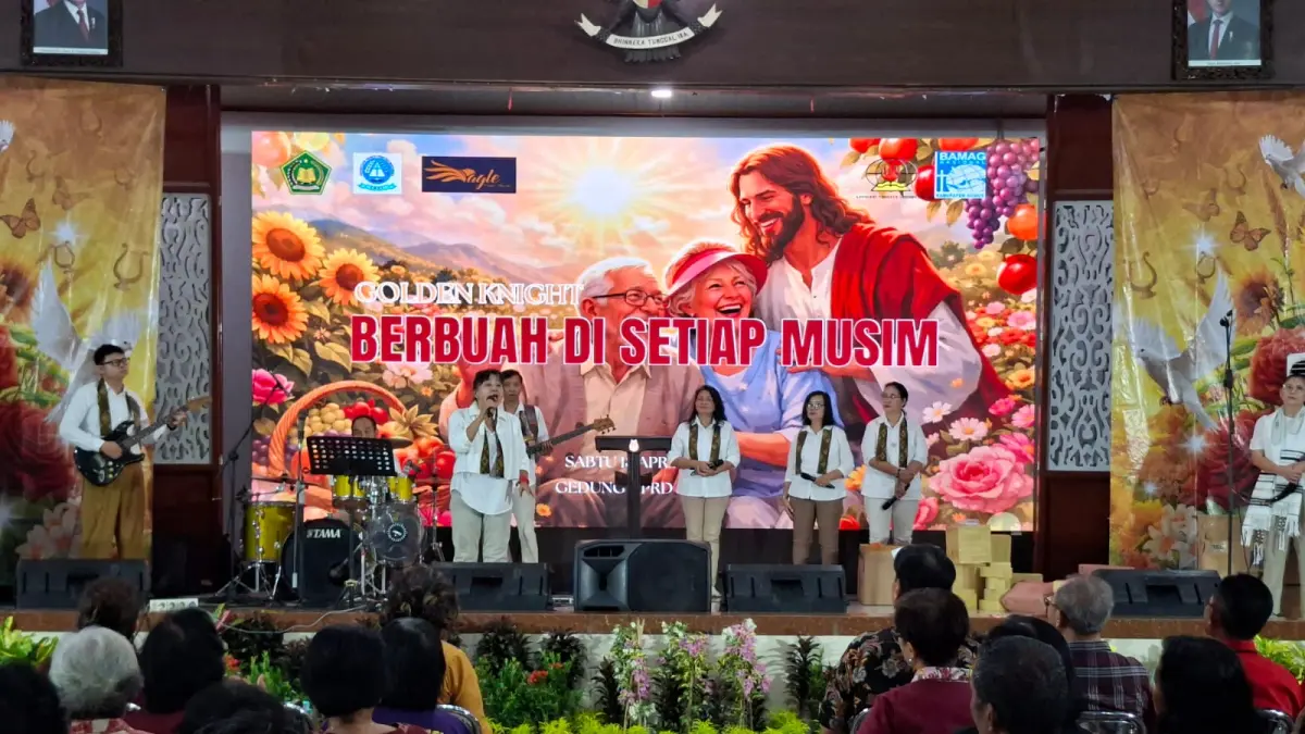 MOTIVASI: Seorang pembicara memberikan motivasi kepada peserta lansia di Aula Gedung DPRD Kudus, kemarin. (ANDIKA TRISNA SAPUTRA/RADAR KUDUS)
