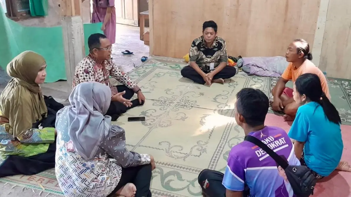 PEDULI: Jajaran Dinas Pendidikan (Disdik) Jateng turun langsung ke lapangan, menyambangi keluarga korban sebagai bentuk empati sekaligus memastikan pendampingan berjalan.