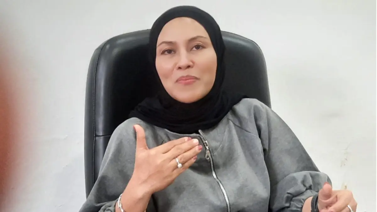 MAKNAI HARI KARTINI: Ketua TP PKK Kabupaten Kudus Endha Endhayani saat ditemuai di kantor Dekranasda setempat. (INDAH SUSANTI/RADAR KUDUS)