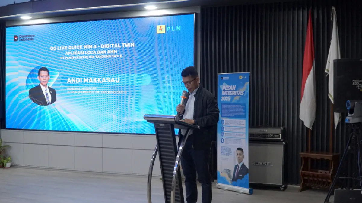 General Manager PLN UIK Tanjung Jati B, Andi Makkasau, menyampaikan sambutan pada kegiatan Go Live Quick Win 4 Digital Twin di Jepara, Selasa (21/4), sebagai wujud nyata transformasi pembangkit berbasis data dalam momentum peringatan Hari Kartini.