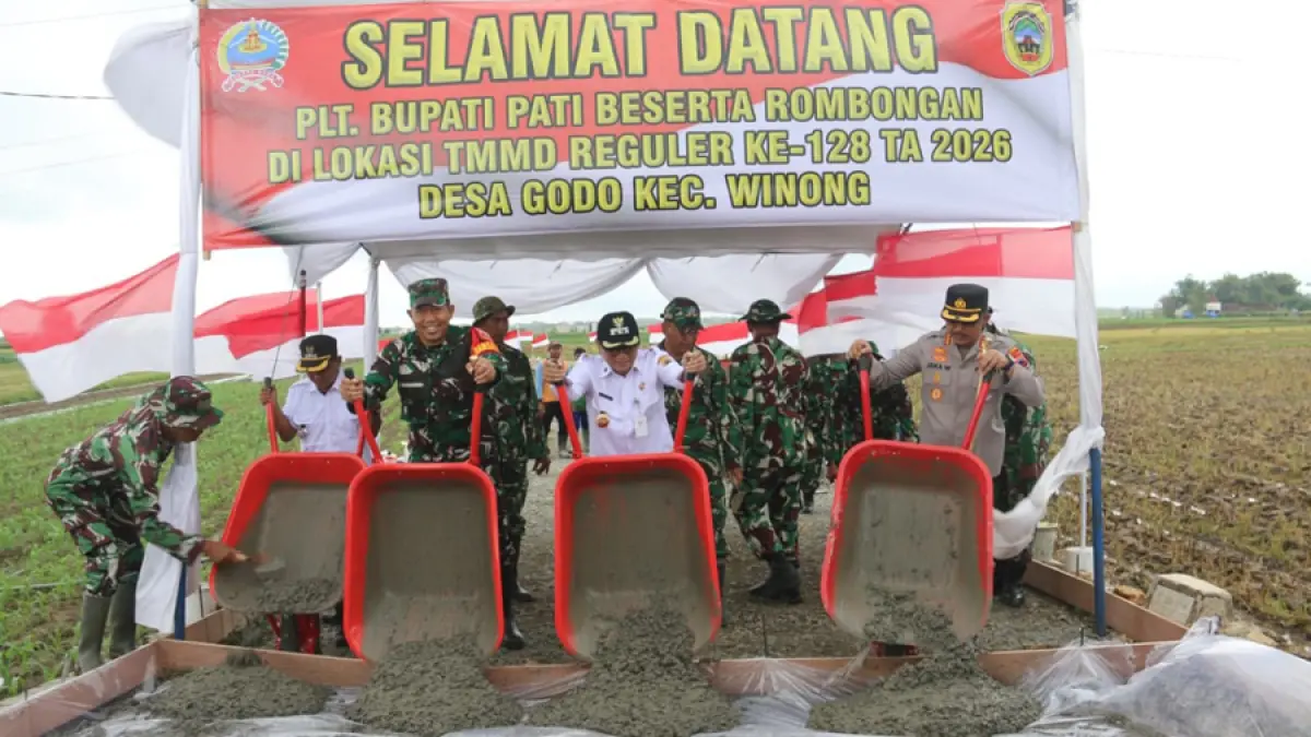 Pelaksanaan Program TMMD Reguler ke-128 Kodim 0718/Pati di Desa Godo. (ANDRE FAIDHIL FALAH/RADAR KUDUS)
