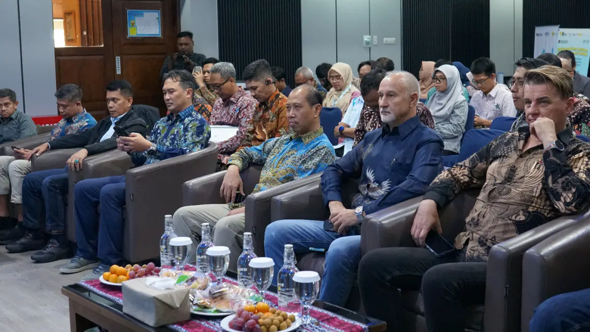 BERI PERHATIAN: Jajaran manajemen, stakeholder, dan mitra kerja menghadiri kegiatan Go Live Digital Twin Quick Win 4 PLN UIK Tanjung Jati B di Ruang Kartini, Gedung Utama, Jepara, Selasa (21/4), sebagai bagian dari penguatan transformasi digital pembangkit dalam momentum peringatan Hari Kartini.